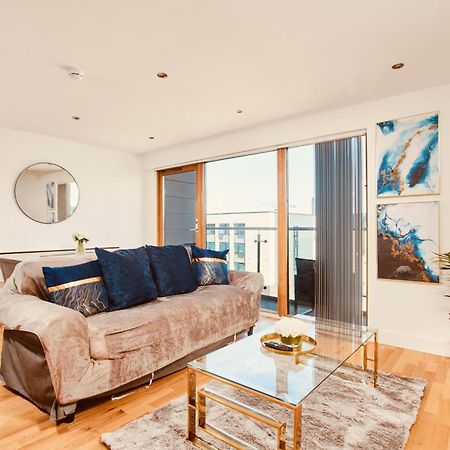 King Deluxe City Apt Large Space& Free Parking! No Balcony Λιντς Εξωτερικό φωτογραφία