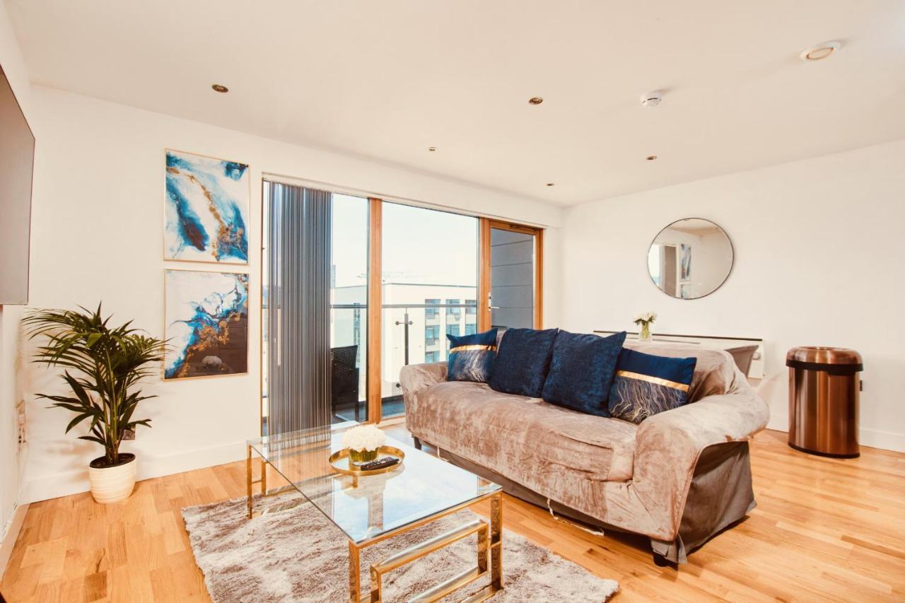 King Deluxe City Apt Large Space& Free Parking! No Balcony Λιντς Εξωτερικό φωτογραφία