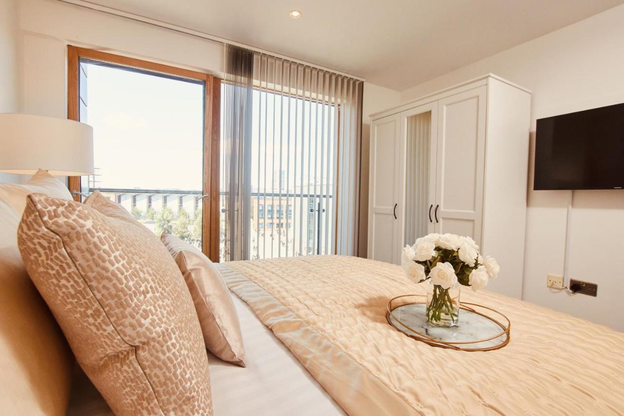 King Deluxe City Apt Large Space& Free Parking! No Balcony Λιντς Εξωτερικό φωτογραφία