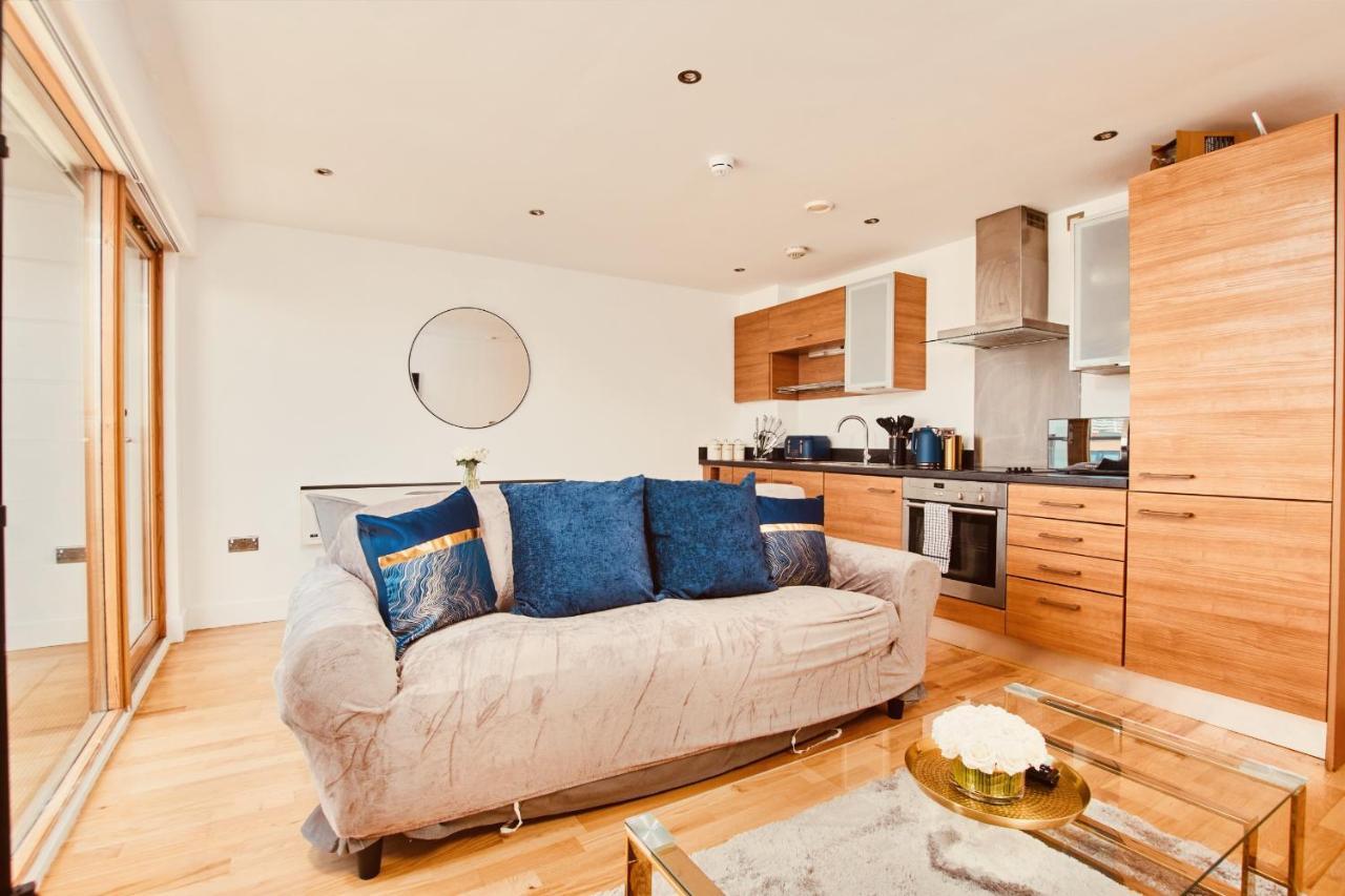 King Deluxe City Apt Large Space& Free Parking! No Balcony Λιντς Εξωτερικό φωτογραφία