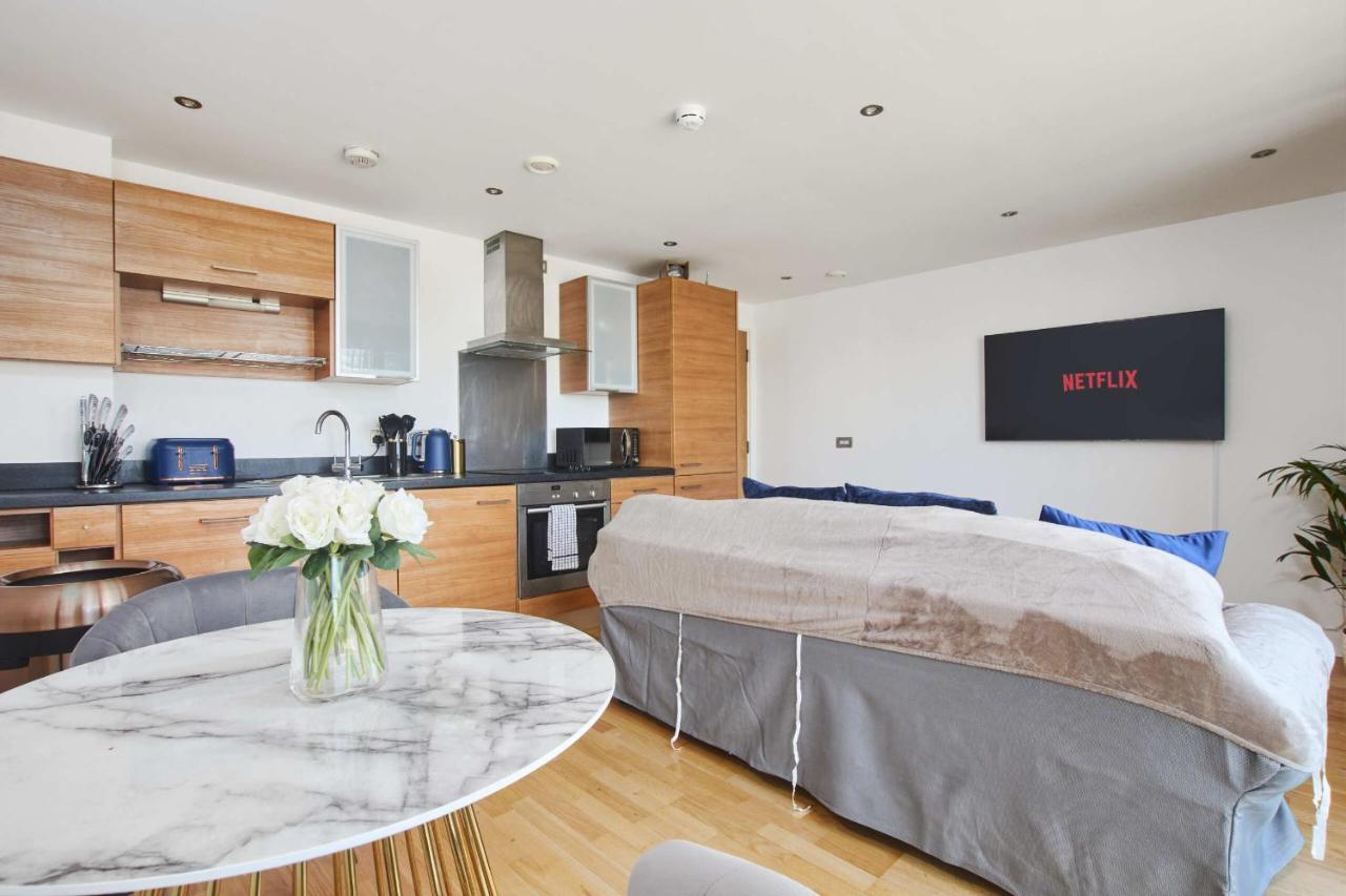 King Deluxe City Apt Large Space& Free Parking! No Balcony Λιντς Εξωτερικό φωτογραφία