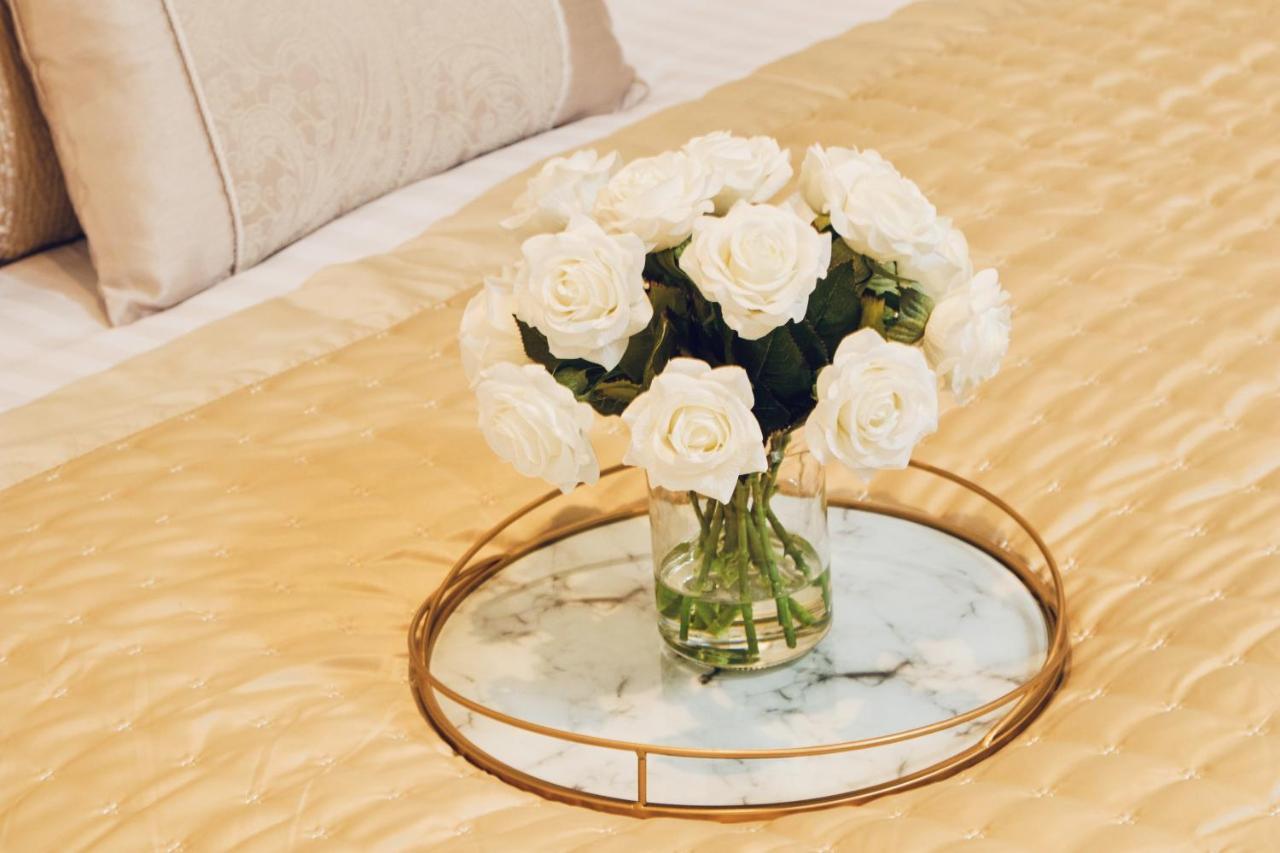 King Deluxe City Apt Large Space& Free Parking! No Balcony Λιντς Εξωτερικό φωτογραφία