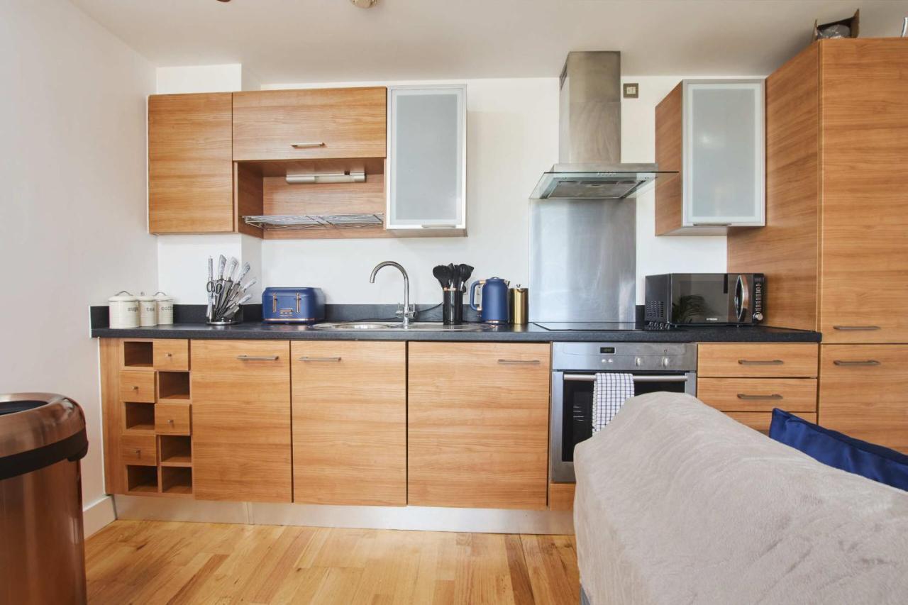 King Deluxe City Apt Large Space& Free Parking! No Balcony Λιντς Εξωτερικό φωτογραφία