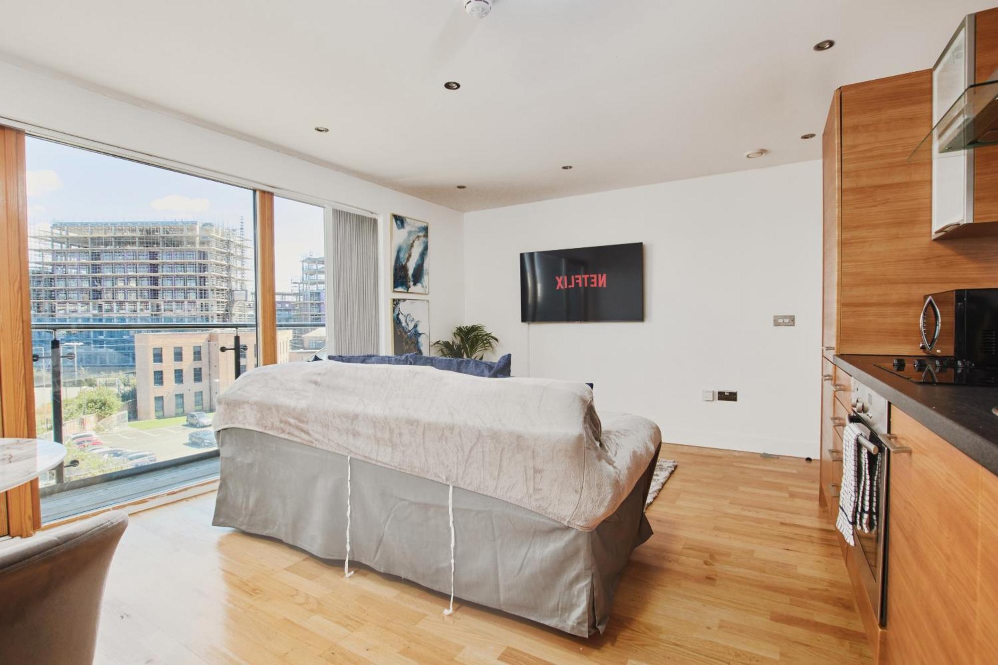 King Deluxe City Apt Large Space& Free Parking! No Balcony Λιντς Εξωτερικό φωτογραφία