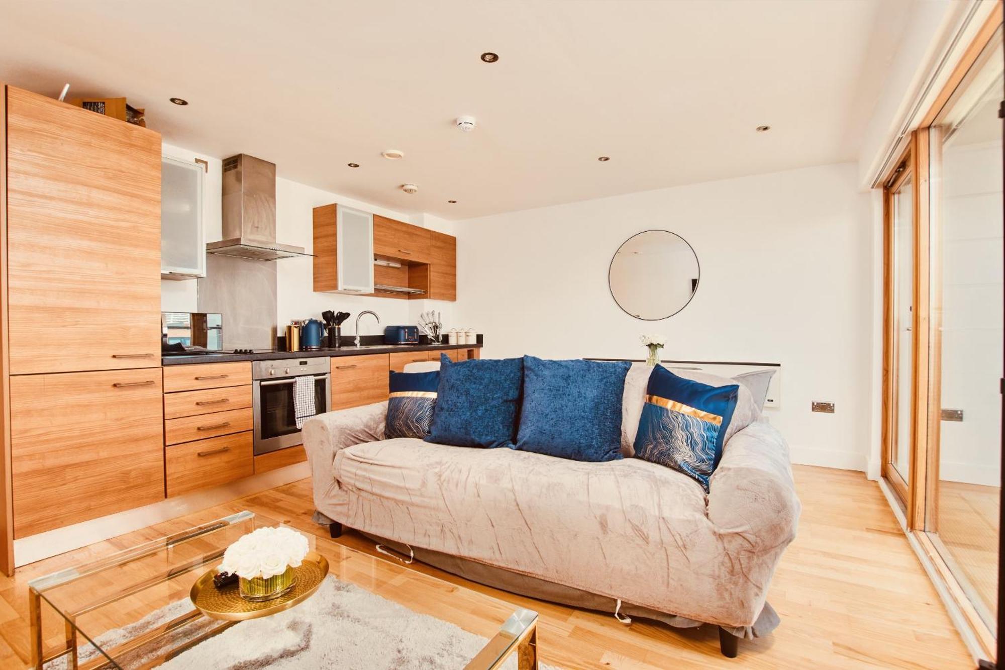 King Deluxe City Apt Large Space& Free Parking! No Balcony Λιντς Εξωτερικό φωτογραφία