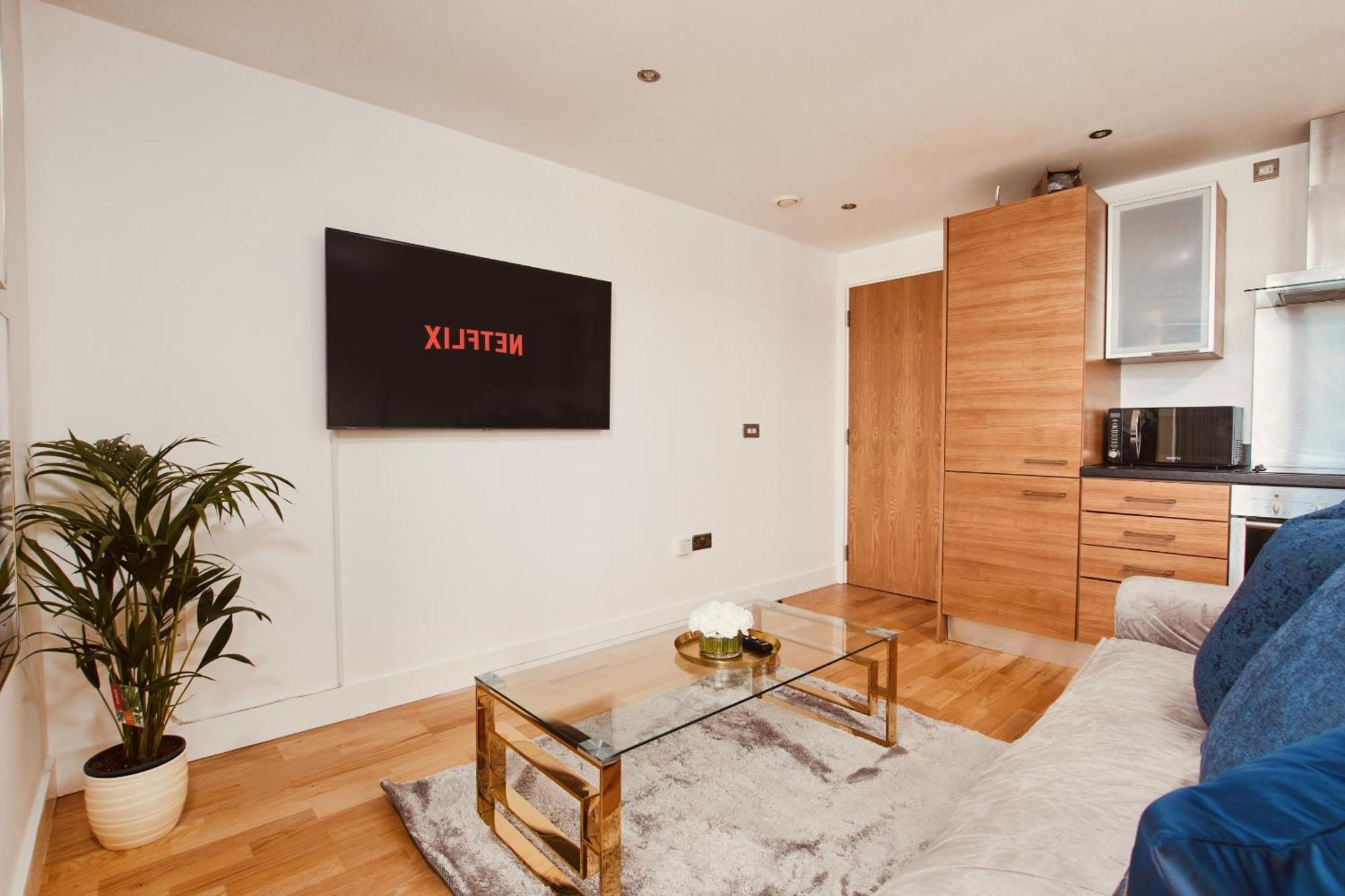 King Deluxe City Apt Large Space& Free Parking! No Balcony Λιντς Εξωτερικό φωτογραφία
