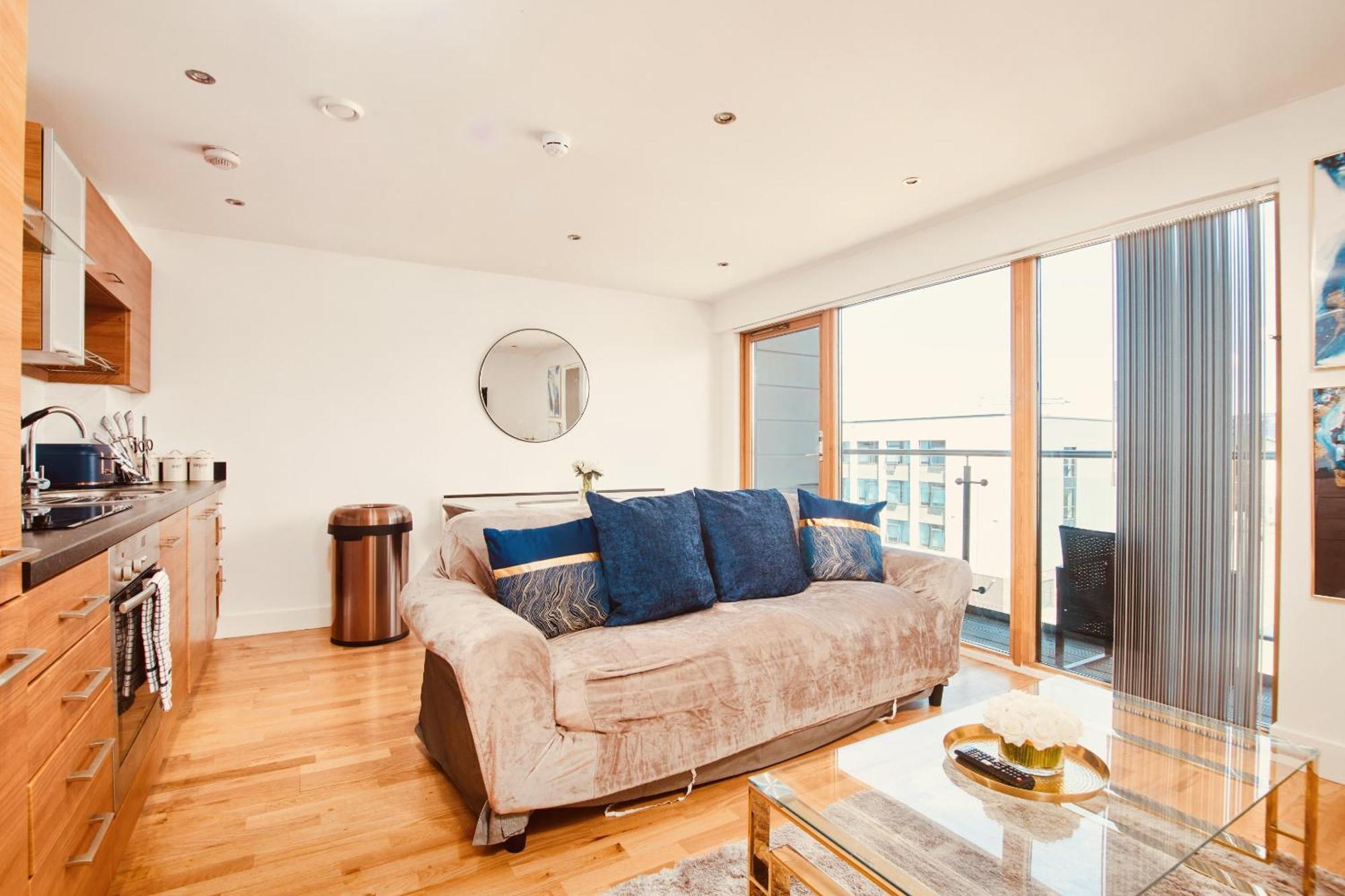 King Deluxe City Apt Large Space& Free Parking! No Balcony Λιντς Εξωτερικό φωτογραφία