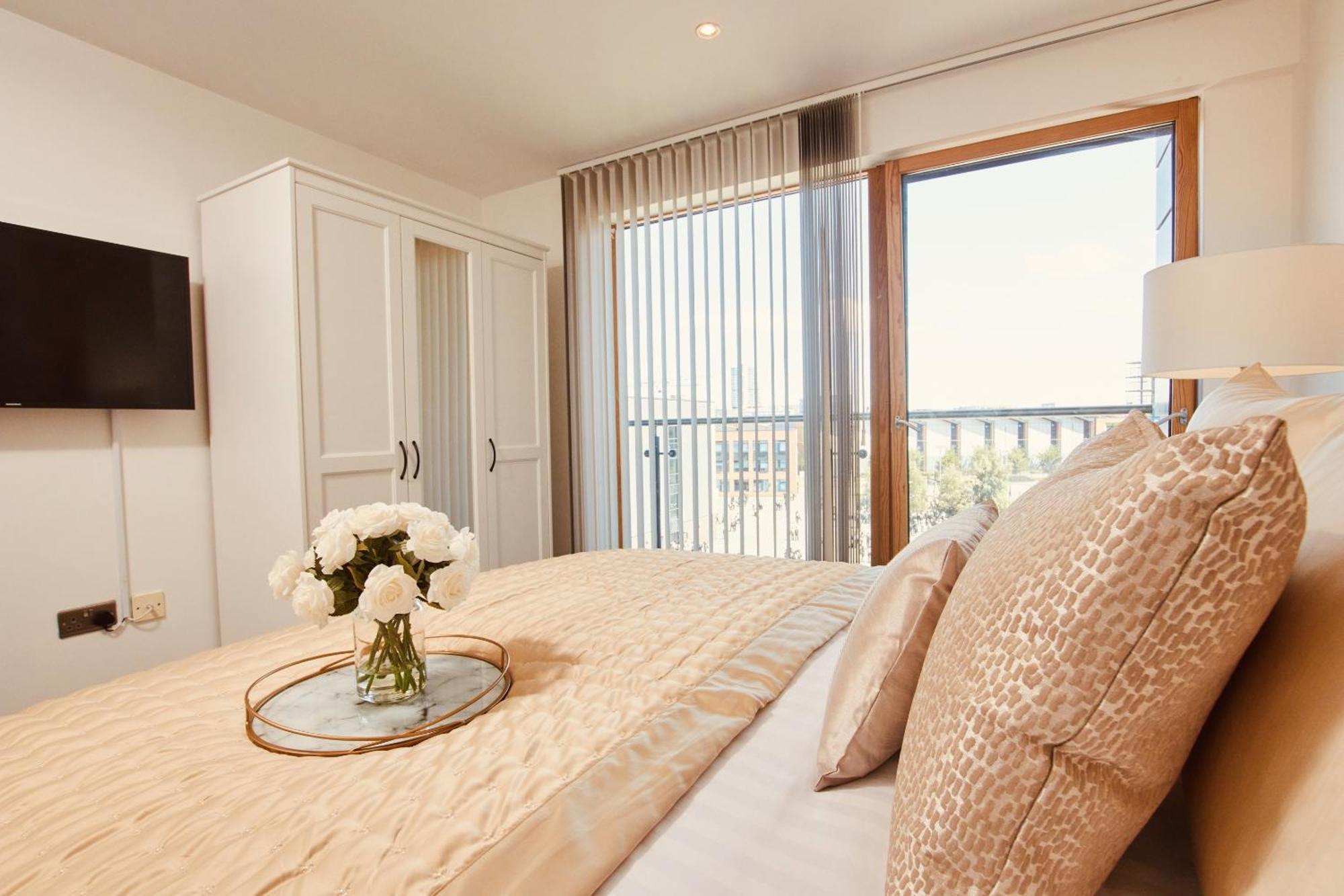 King Deluxe City Apt Large Space& Free Parking! No Balcony Λιντς Εξωτερικό φωτογραφία
