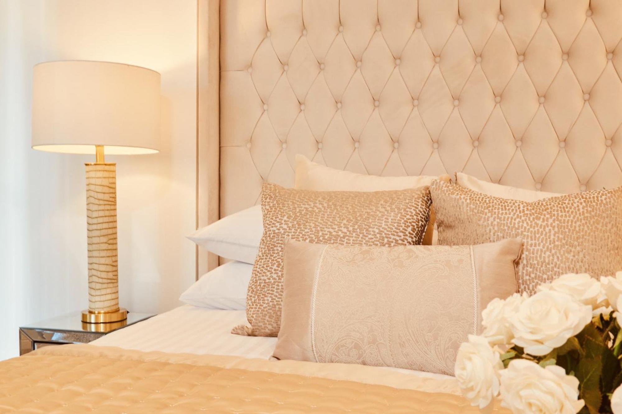 King Deluxe City Apt Large Space& Free Parking! No Balcony Λιντς Εξωτερικό φωτογραφία