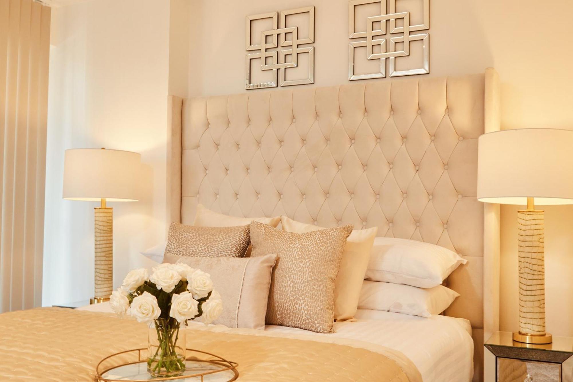 King Deluxe City Apt Large Space& Free Parking! No Balcony Λιντς Εξωτερικό φωτογραφία
