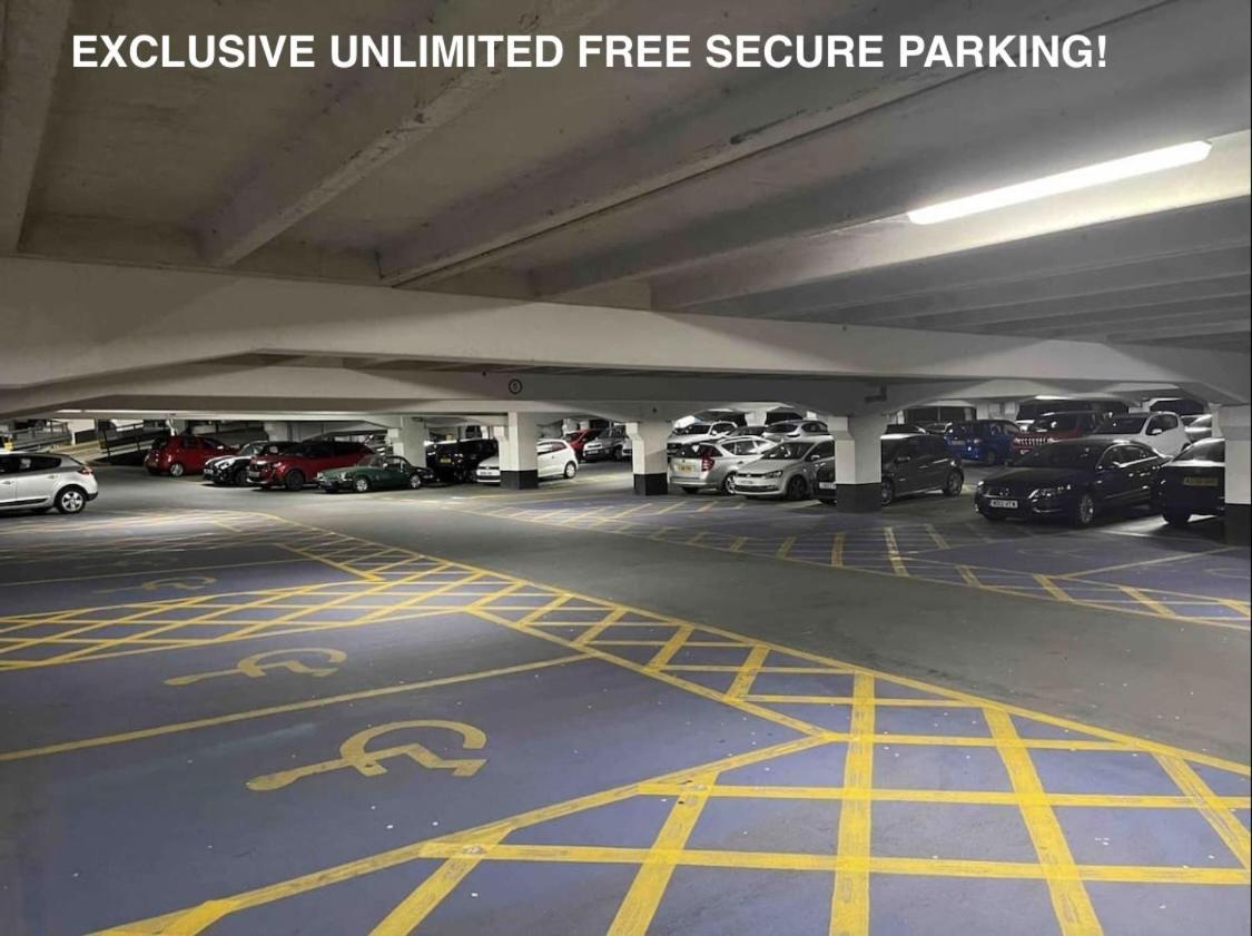 King Deluxe City Apt Large Space& Free Parking! No Balcony Λιντς Εξωτερικό φωτογραφία