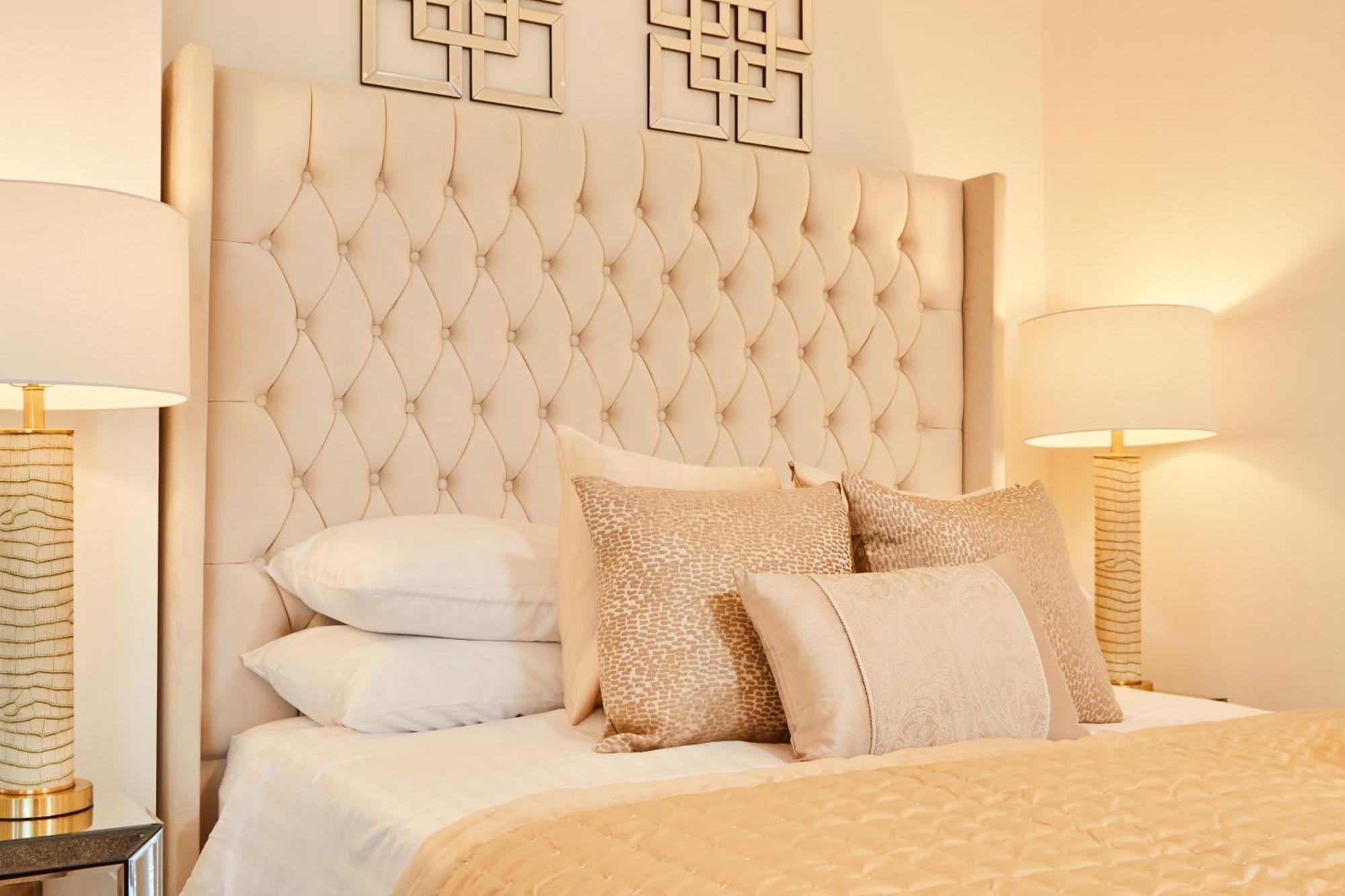 King Deluxe City Apt Large Space& Free Parking! No Balcony Λιντς Δωμάτιο φωτογραφία